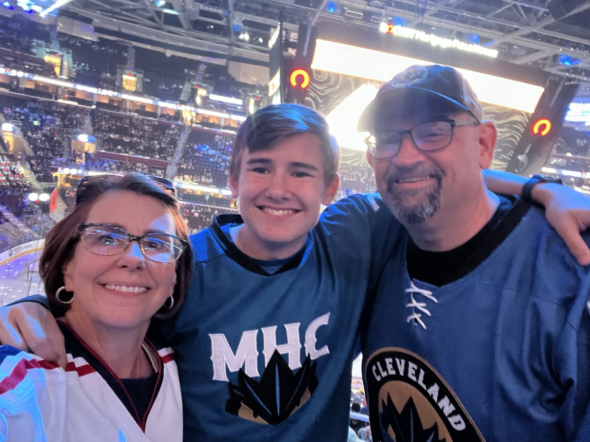 Ready for a win!! Game 5 Monsters Playoff... 2nd win tonight! Look out Hershey! <a href="/monstershockey/">Cleveland Monsters</a> #FeartheDepths