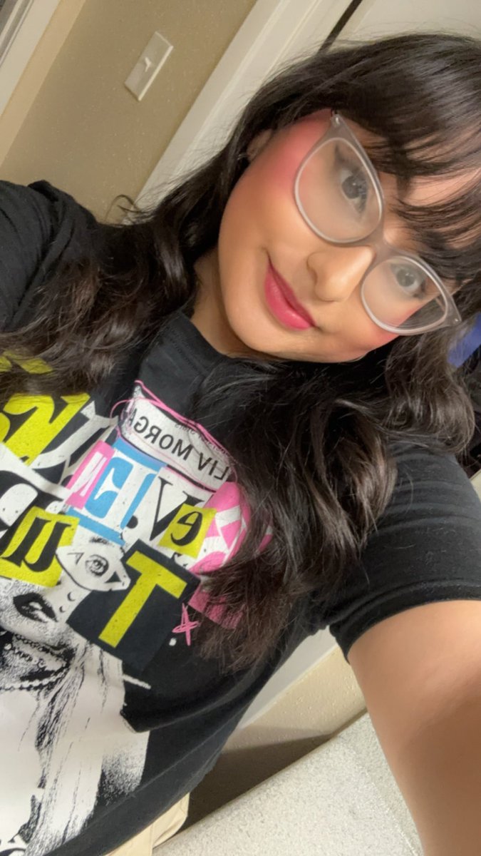 COLEMlNDS's tweet photo. Wearing Liv for her bday to the Reality of Wrestling show #LMRT #LIVDAY https://t.co/SG7OkbMNgD