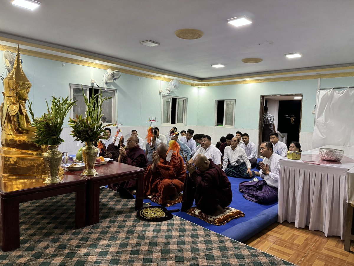 kobhone69's tweet photo. မင်္ဂလာနံနက်ခင်းတွင် စိတ်ချမ်းသာ ကိုယ်ကျန်းမာ၍ လိုအင်ဆန္ဒများ ပြည့်ဝကြပါစေ 🙏🙏🙏

ဘုရားအနေကဇာတင် ကုသိုလ်ပြုရခြင်းအကျိူးအားကြောင့် အမြဲလှူဒါန်းကုသိုလ်ပြုနိုင်ပြီး မိမိပြုသမျှကုသိုလ်တို့အား အမျှပေးဝေပါကုန်၏ သာဓု သာဓု သာဓု

ကိုဘုန်း (၉-၆-၂၀၂၄) တနင်္ဂနွေနေ့ https://t.co/ftS4TCDrwT