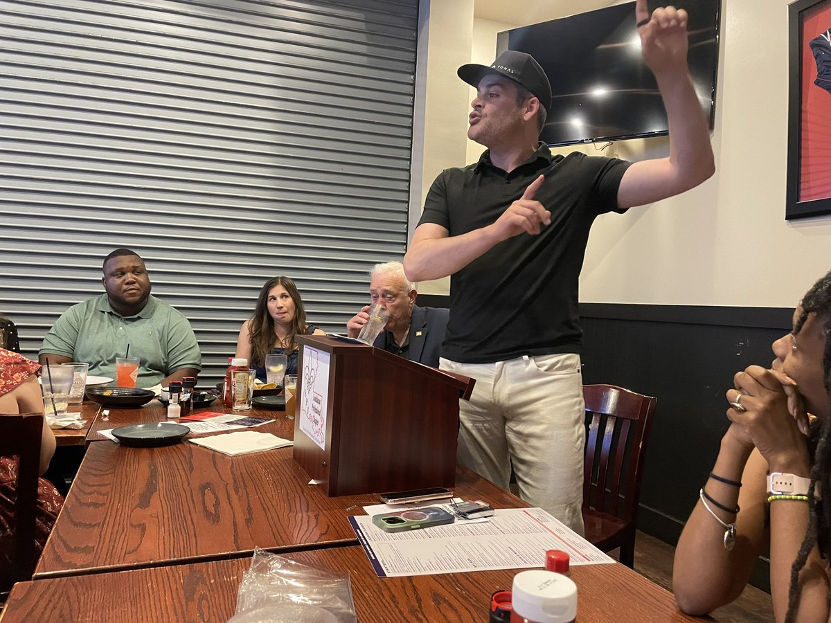 Louisiana’s own <a href="/DavidBegnaud/">David Begnaud</a> of <a href="/CBSNews/">CBS News</a> conducts a fantasic keynote Q&amp;A for  the <a href="/spjlouisiana/">SPJ Louisiana</a> annual mtg. <a href="/IlluminatorLA/">Louisiana Illuminator || bsky @lailluminator</a>