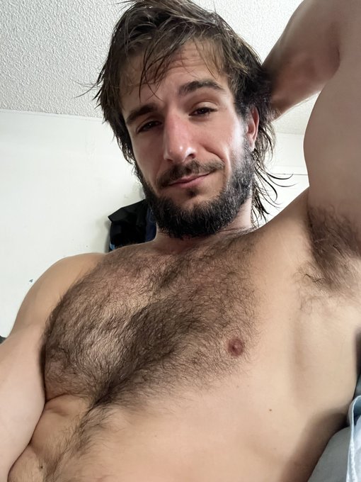 Come brush my hair after my shower 🚿 https://t.co/IGkEbn08hO