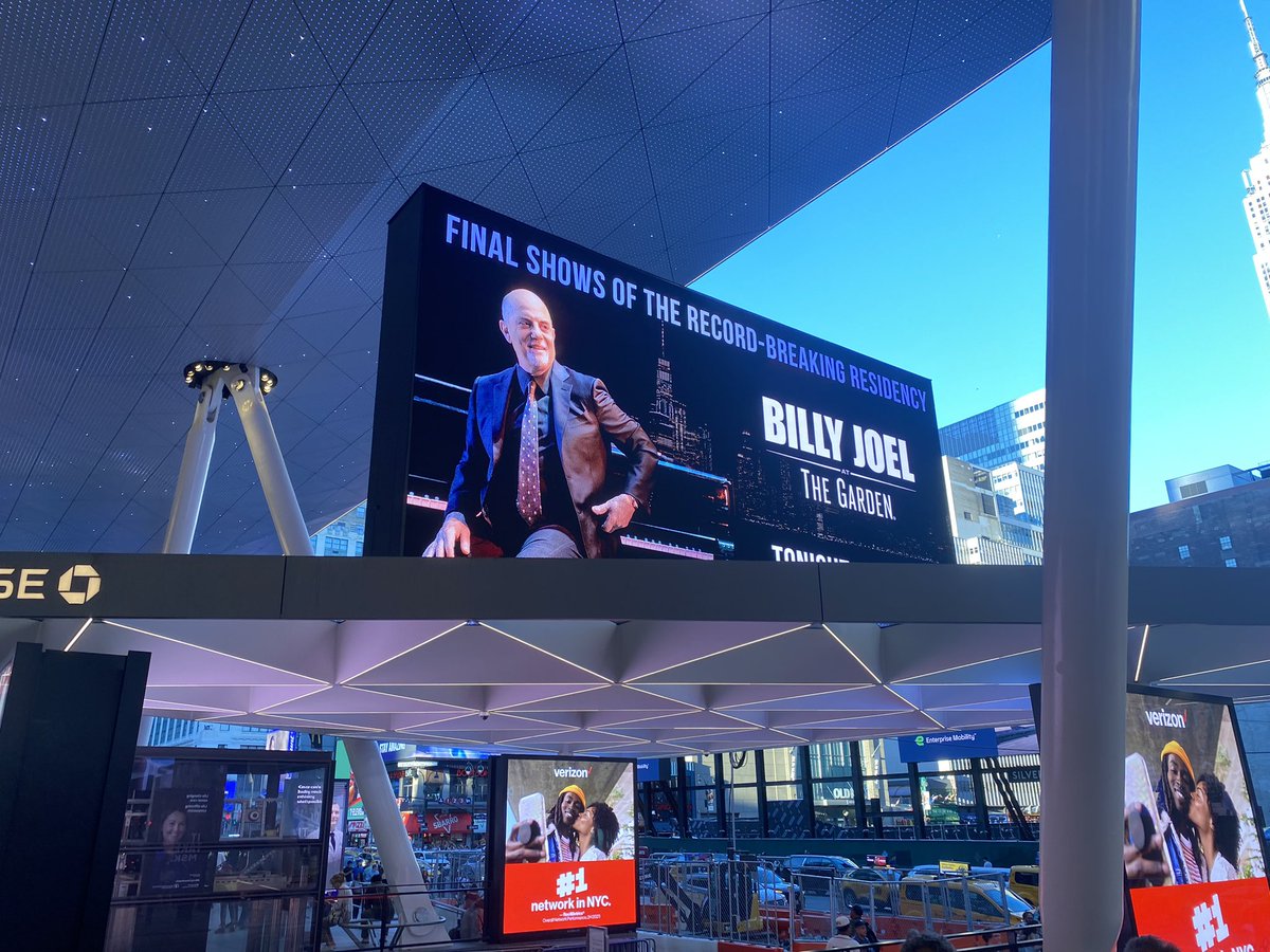 EggheadPanarin's tweet image. Pretty good feeling to walk into the Garden knowing the Rangers can’t disappoint me tonight