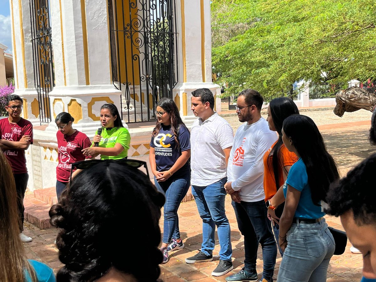 pahenryj's tweet photo. Hoy, junto a los factores políticos juveniles de la unidad, realizamos la juramentación de la plataforma @JovenesConVzla_ del municipio Miranda. Jóvenes comprometidos con el rescate de la democracia y el futuro del país. Seguimos avanzando. 
#EdmundoParaTodoElMundo https://t.co/gPS2aH2Qsr