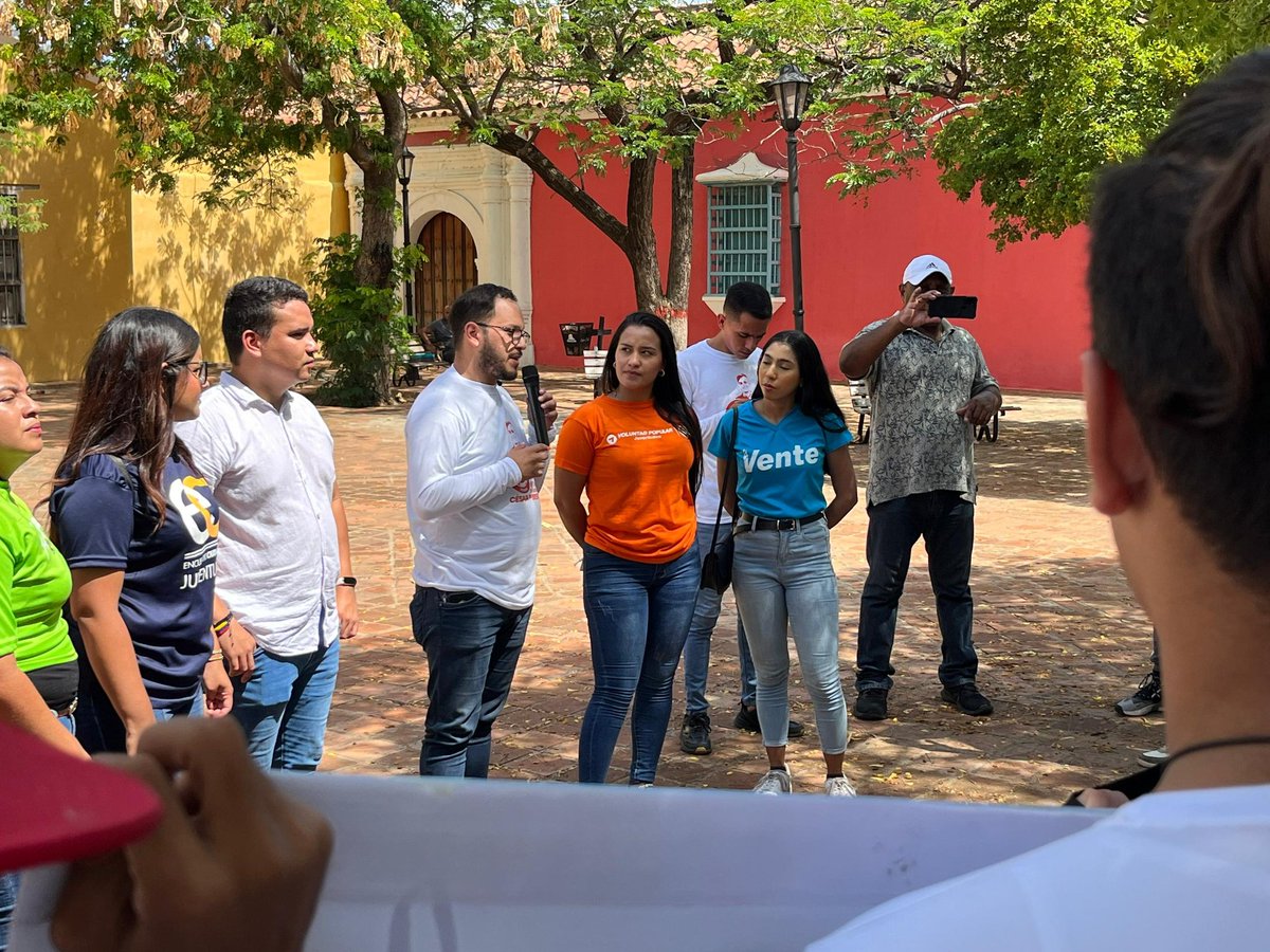 pahenryj's tweet photo. Hoy, junto a los factores políticos juveniles de la unidad, realizamos la juramentación de la plataforma @JovenesConVzla_ del municipio Miranda. Jóvenes comprometidos con el rescate de la democracia y el futuro del país. Seguimos avanzando. 
#EdmundoParaTodoElMundo https://t.co/gPS2aH2Qsr