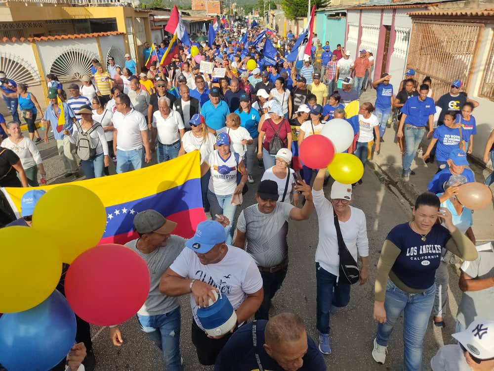 Pr1meroJusticia's tweet photo. Únete a nosotros a este gran movimiento ciudadano de cambio, donde cada venezolano es fundamental. ¡En UNIDAD y VOTO lograremos la Venezuela que merecemos! 🇻🇪 
#JusticierosConEdmundo 

📍Sucre https://t.co/IgIWrfGTBI