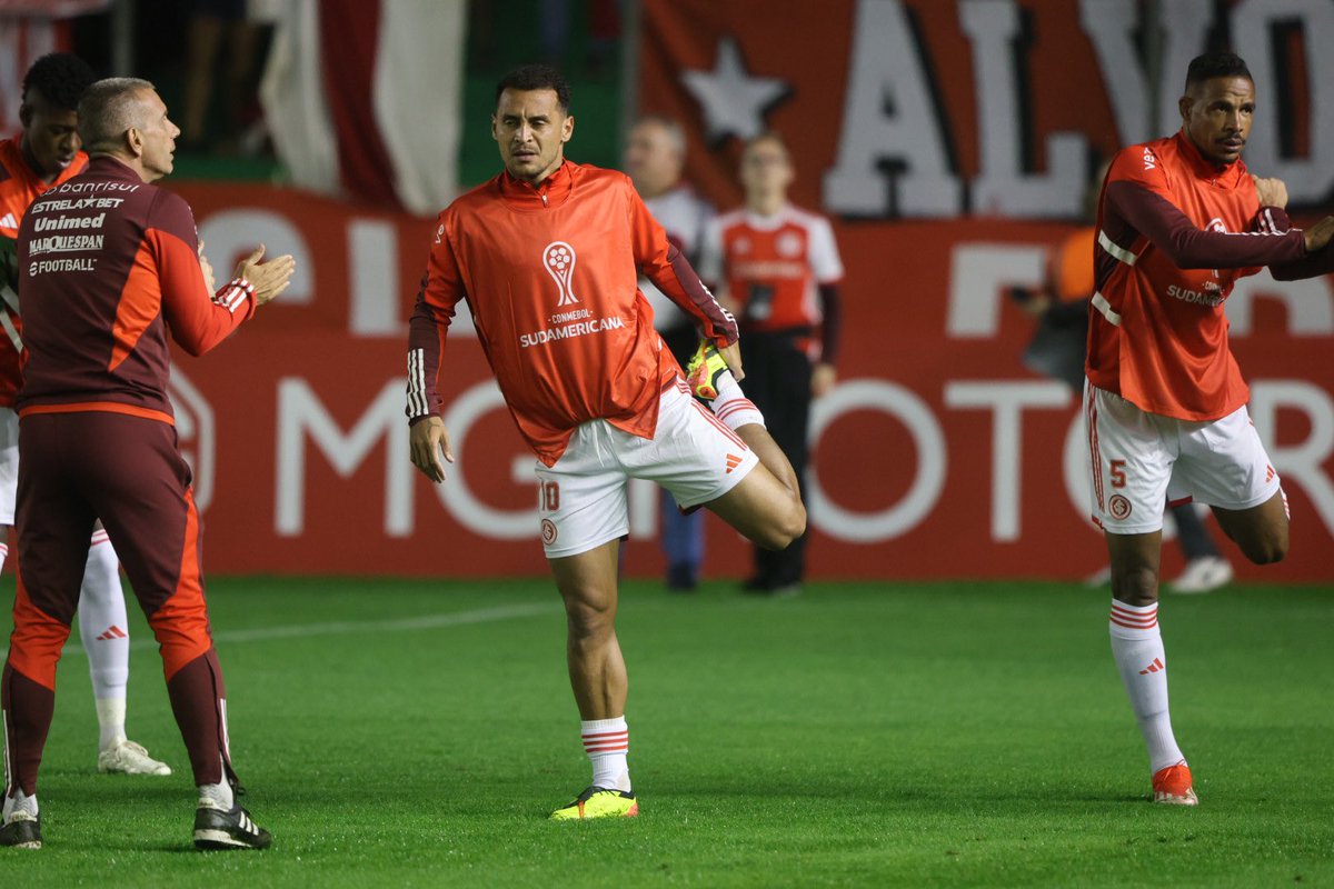 📸 Grupo completo no aquecimento! 💪🏽