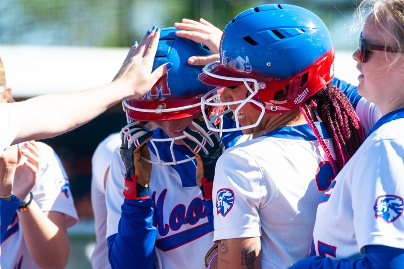 karleelsmith21's tweet photo. Thank you Moore softball for the best 4 years of my life. Thank you to Coach Riley, Coach Peeler and Coach Rathbun for pushing me to my best and always believing in me. Today was officially the last time to wear a Moore jersey and number 21. Now on to Roger’s State!! Go Hillcats! https://t.co/T2533aqCmQ
