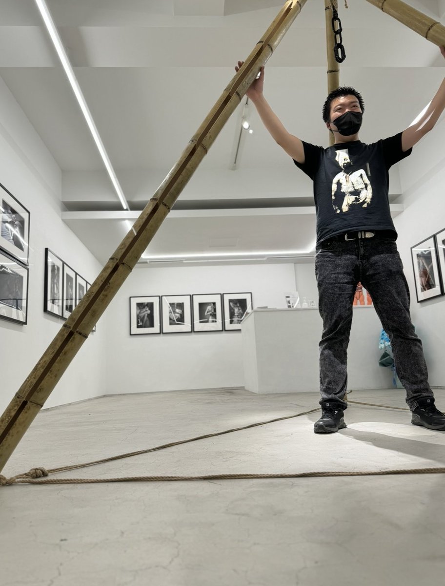 enjoyRope's tweet image. 2024.3.30 Hajime Kinoko The Marrow of Ropes at AKIO NAGASAWA Gallery AOYAMA

#HajimeKinoko
#一鬼のこ
#縄の髄
#ロープアート
#緊縛
#縄
#AKIONAGASAWAGalleryAOYAMA