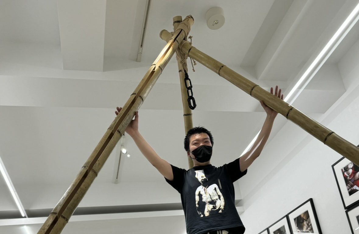 enjoyRope's tweet image. 2024.3.30 Hajime Kinoko The Marrow of Ropes at AKIO NAGASAWA Gallery AOYAMA

#HajimeKinoko
#一鬼のこ
#縄の髄
#ロープアート
#緊縛
#縄
#AKIONAGASAWAGalleryAOYAMA