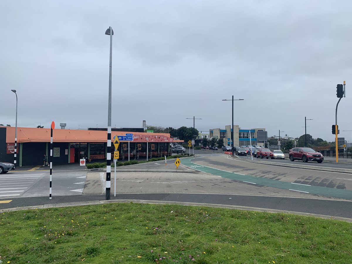 Can anyone remember what the Peaches Hot  Chicken building in Panmirw was originally?