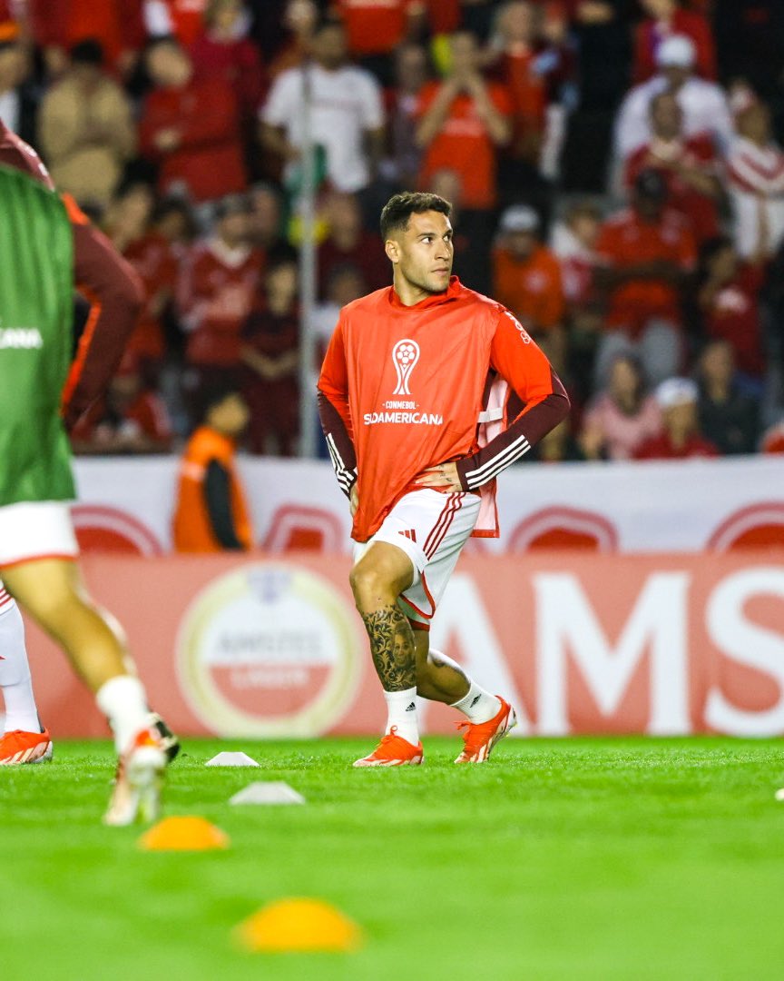 Aquecimento finalizado no gramado! ☑️

Vamos ao vestiário para os últimos ajustes 💪🏽