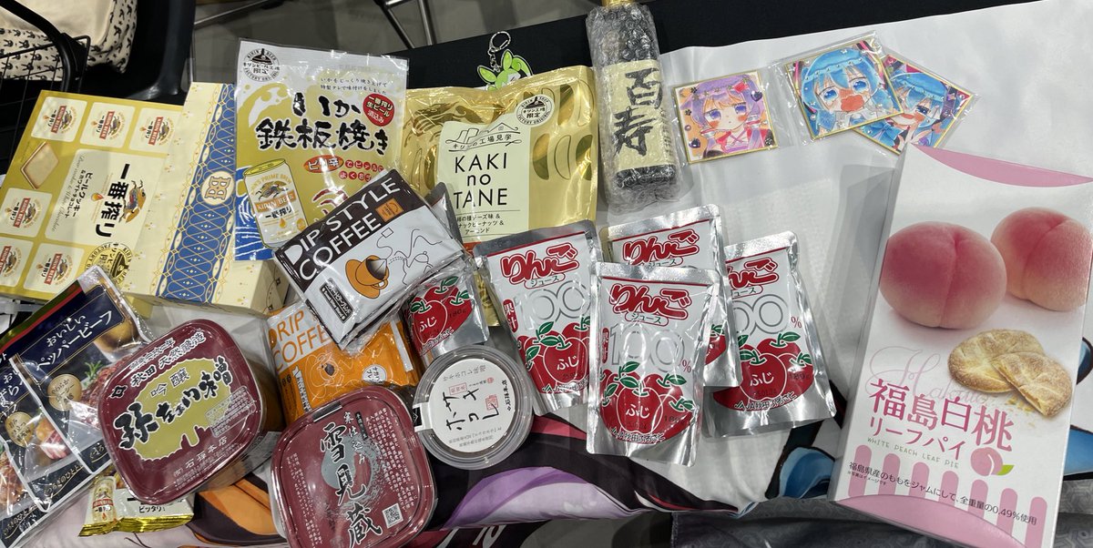 仙台コミケ撤収いたしました!
描いたスケブと頂いたものと戦利品です!!
色紙は3枚残りましたので落ち着いたらBOOTHに投下します!
次回は
7/21東京ボーマス
7/21名古屋えいちせ(申込済み)
です!同日分裂化かも.....!!よろしくお願いします
