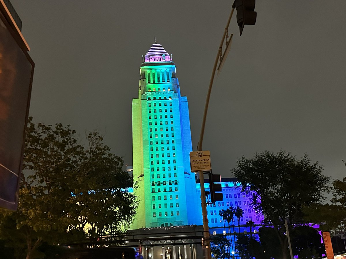 goRubenRuben's tweet photo. Oralè Resisters
L A City Hall Pride
#LAPride #PowerInPride https://t.co/LcAe2JwifG