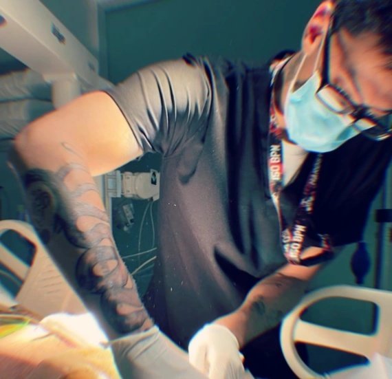 Axwell_pfleger's tweet image. Un momento... 
#Nurse #Pfleger #UCI