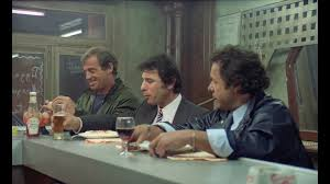 merlinpapin3's tweet photo. .@FredOL69007 Ce soir sur @C8TV le film #LeMarginal de Jacques Deray (1983)
Avec : Jean-Paul Belmondo, Henry Silva, Pierre Vernier, Claude Brosset, Roger Dumas, Carlos Sotto Mayor, Tchéky Karyo, Maurice Barrier, Jacques Maury, Gabriel Cattand, Michel Robin, Jean-Louis Richard, Didier Sauvegrain, Stéphane Ferrara, Daniel Breton, Jean-Roger Milo, Jean-Claude Dreyfus, Maurice Auzel, Michel Berreur
Le commissaire Jordan débarque à la tête de la brigade des stupéfiants de Marseille. Sa principale mission: démanteler un important trafic de drogue. Ce superflic aux méthodes plutôt radicales n'a pas la réputation de faire dans la dentelle. Aussi Sauveur Meccaci, un ponte de la pègre, s'empresse-t-il de faire jouer ses relations haut placées pour court-circuiter Jordan. En attendant, conseillé par son avocat, maître Cappa, le parrain, met deux de ses hommes de main sur les talons du commissaire. Ce dernier plonge dans les bas-fonds de la cité phocéenne, harcèle les indics et finit par trouver une alliée en Livia, une jolie prostituée. Lors d'une visite dans un bar mal famé, l'un des voyous accoudé au zinc prend la poudre d'escampette, mais Jordan le rattrape et obtient des renseignements sur un prochain arrivage à bord d'une vedette ultrarapide. Ordre est alors donné à un bateau des douanes de l'intercepter...