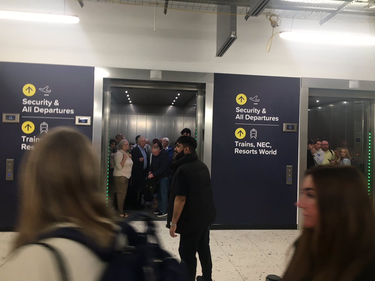 HenderCarole's tweet photo. Herded into lifts at 6:06 https://t.co/9P5boL8GdL