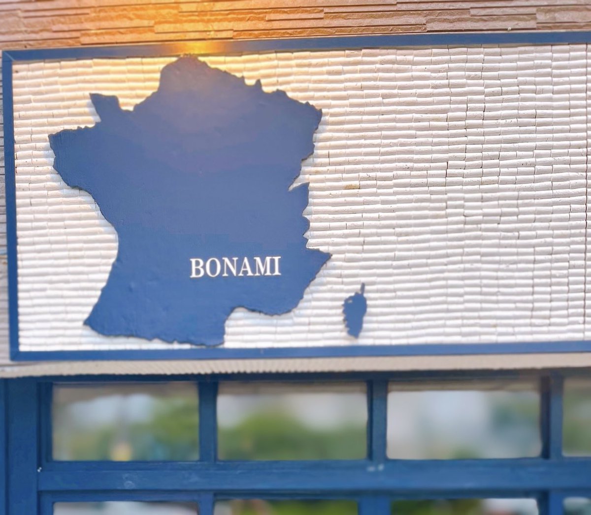 ・
・
・
オーナーシェフ思い入れのある
bonamiの看板𓇬𓂂𓈒

気軽にフランス料理を楽しんで
頂ける場所として皆さまからいつまでも
愛して頂ける様精進して参ります♬｡.

本日は、定休日…𓇬𓂂𓈒

明日より、また皆さまのご来店を
心よりお待ちしております✨

 #フランス料理
 #熊本レストラン