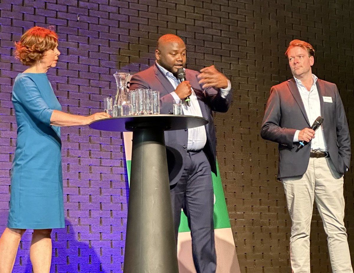 Brabant in Den Haag.

Op de Brabantdag spraken Carla Moonen, Mpanzu Bamenga en ik over ons werk als Kamerlid en Landelijk Bestuurslid voor D66.

Een mooie dag met veel inhoud en partijgenoten. Goed en gezellig met een zachte G.