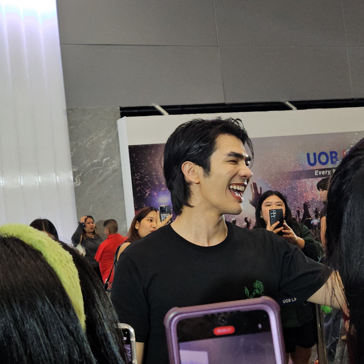 MAMAMMIND's tweet image. ขออวยยศ ให้ทีมงาน หน่อย
 แกคือ เป็นการเจ้าห้องร้ำที่ไม่ต้องรอนานอะ พี่สตาฟ คือ บอลตลอค ว่ามีห้องว่างตรงไหน ละตอน send off ทีมงานไม่ผลักไม่ดัน พี่มายแกก็เดินหล่อๆของแกไป 
 ประทับใจ
      เดือนหน้าจัดอีกเลยได้ไหม
#AUTHENTICMILECONCERT