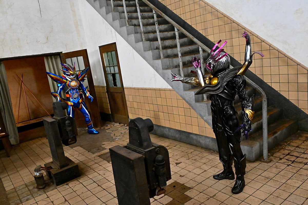kaizer_dayo's tweet photo. ←約1年前
　　　　　次回→
#仮面ライダーガッチャード
#仮面ライダーギーツ https://t.co/z9UnGIh1xx