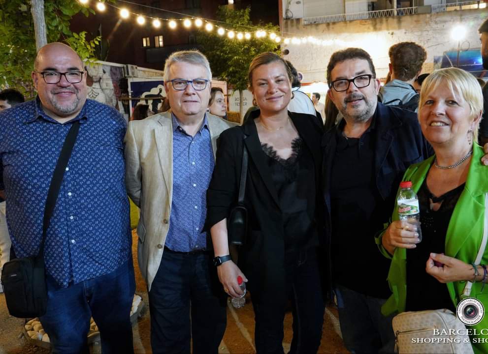 DavidLabrador23's tweet photo. 🎥 Esta semana tuve el honor de asistir a la "Gala dels #PremisHermes del #ComerçBCN Shopping & Shooting" organizado por @CreuCobertaShop.
🏆Allí pude aplaudir a los nominados, felicitar a los premiados y deleitarme con todas las actuaciones musicales del acto.
👏🏻 ¡Inolvidable! https://t.co/ChnE7PrXLY