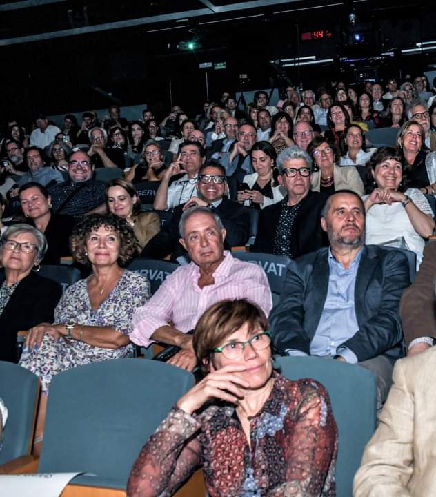🎥 Esta semana tuve el honor de asistir a la "Gala dels #PremisHermes del #ComerçBCN Shopping &amp; Shooting" organizado por <a href="/CreuCobertaShop/">CreuCobertaShopping</a>. 
🏆Allí pude aplaudir a los nominados, felicitar a los premiados y deleitarme con todas las actuaciones musicales del acto.
👏🏻 ¡Inolvidable!