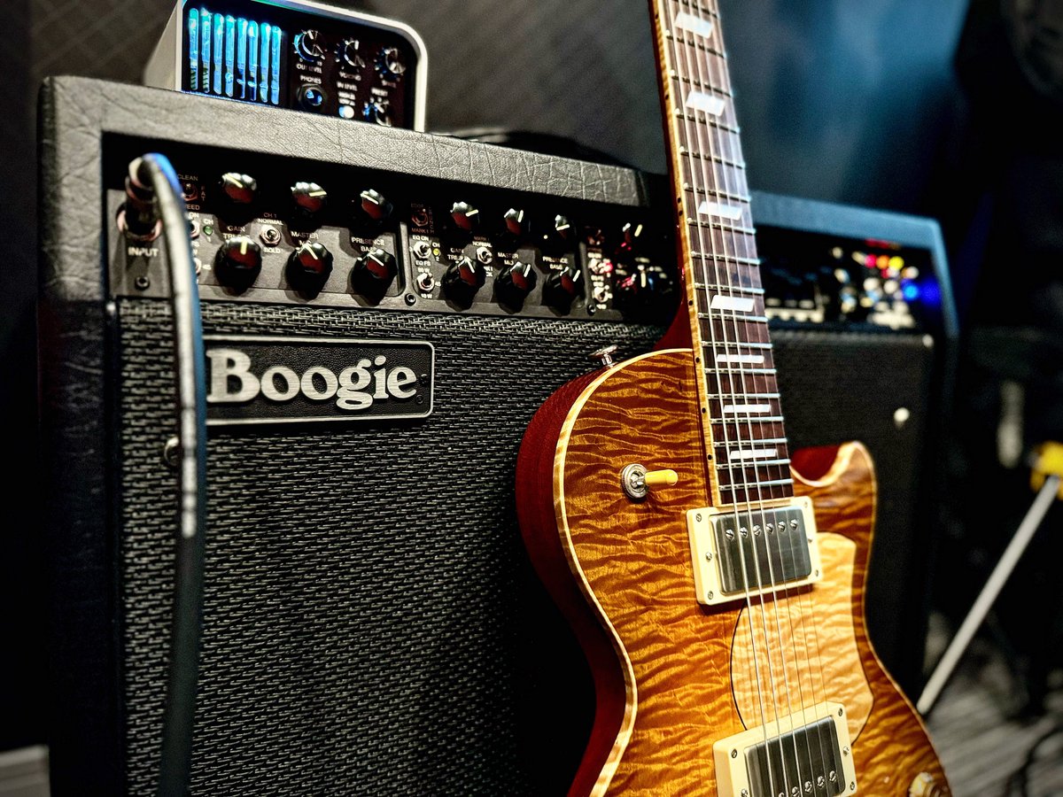 5569TakFujiwara's tweet image. アンシミュ+キャビシミュ+ヘッドホンでも満足してるけど、
やっぱりたまにアンプから音出せると気持ちいい😇
いろいろペダルも買うけど、アン直が気持ちいい😇

#ロックの日 
#BizenWorks 
#MesaBoogie