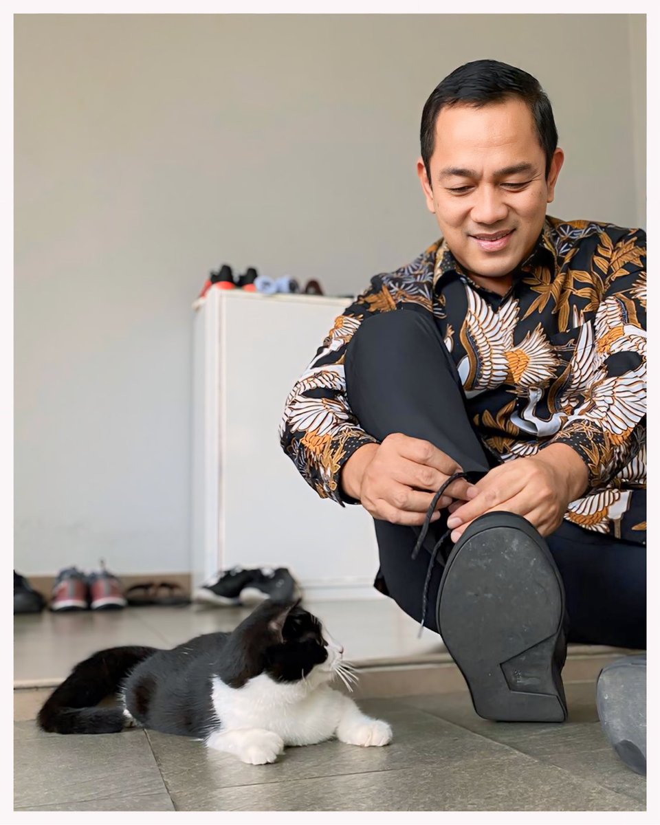 hendrarprihadi's tweet photo. Ngajarin Moli pake sepatu 🫣😅 https://t.co/lmZ5RcKQy3
