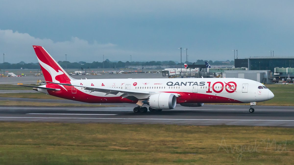 AvgeekMel's tweet photo. A @Qantas @boeing B787-9 #dreamliner VH-ZNJ in 100th Anniversary livery touching down early morning at @HeathrowAirport from her long flight from MEL via PER to LHR - photo taken from #runwayview room at @RenHeathrow - more info here https://t.co/N8soT2vzB2 #avgeek #aviation https://t.co/XwuNKJWKCY