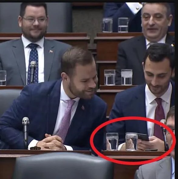 underbite's tweet photo. @TheFrankDomenic #StephenLecce on his way out the door:
"Oh, and not only have I destroyed course choices, staffing and let #COVID run RAMPANT, I also let schools fall apart and...there's-lead-in-the-water. BYE!" https://t.co/e0Hj0j6SFw