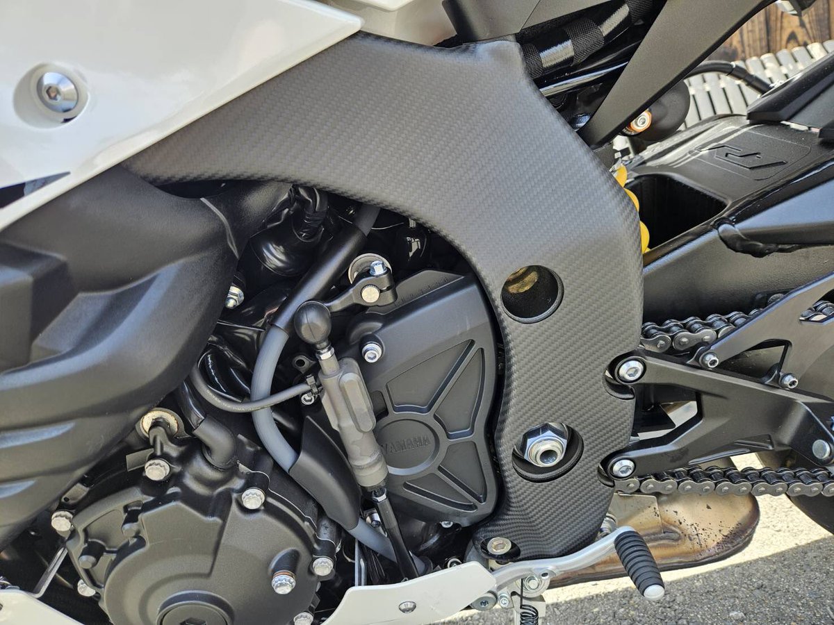 Ricoland_Kyoto's tweet photo. #Yamaha #YZFR1 にフレームヒートガードを取り付けさせて頂きました♪フルシックス製のヒートガードでエンジンからの熱をブロック👍
夏場のツーリングが楽になります♪
ご興味のある方はぜひ #ライコ京都 にお越しくださいね♪
#fullsix #モトサロン #フレーム #バイク好きな人と繋がりたい https://t.co/Fau50OkZUL