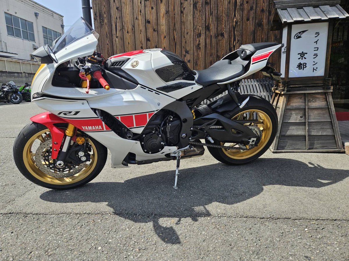 Ricoland_Kyoto's tweet photo. #Yamaha #YZFR1 にフレームヒートガードを取り付けさせて頂きました♪フルシックス製のヒートガードでエンジンからの熱をブロック👍
夏場のツーリングが楽になります♪
ご興味のある方はぜひ #ライコ京都 にお越しくださいね♪
#fullsix #モトサロン #フレーム #バイク好きな人と繋がりたい https://t.co/Fau50OkZUL