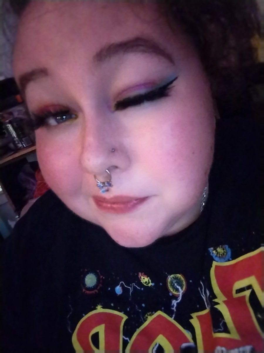 MadHattersBitch's tweet photo. Happy #pridemonth if you didn't know, this user is pan 🩷💛💙 https://t.co/jZN2sBHf07