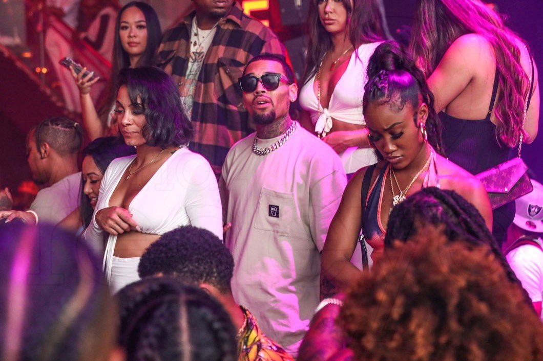 RemysNewThang's tweet photo. @9jordie9 @PETTIESTPREMY If he is colorist then why TF would he work w| the SAME WOMEN yall claim he hate? Only Tony Vanity said that &amp; it was a lie. Here are photos of Black women in his VIP section. You cosigning somsone who said they want to fck him &amp; have his kid. Dizzy bitch. Be fckn for real. https://t.co/8rlJ26CLB6