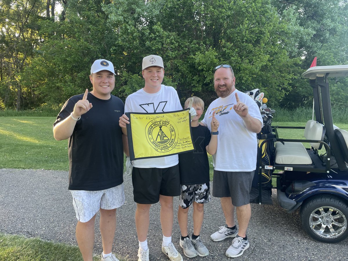 Congratulations to Carter Kleinwolterink for getting his first hole in one this evening on hole 3. So cool to do it with family as witness.