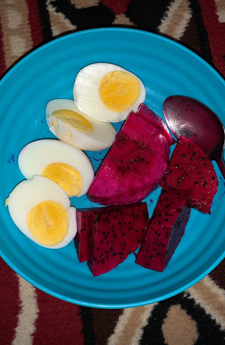 molaya_'s tweet photo. pagi-pagi udah selalu disiapin buah sama telur sama suami 🥰 https://t.co/FMy85yQEHA