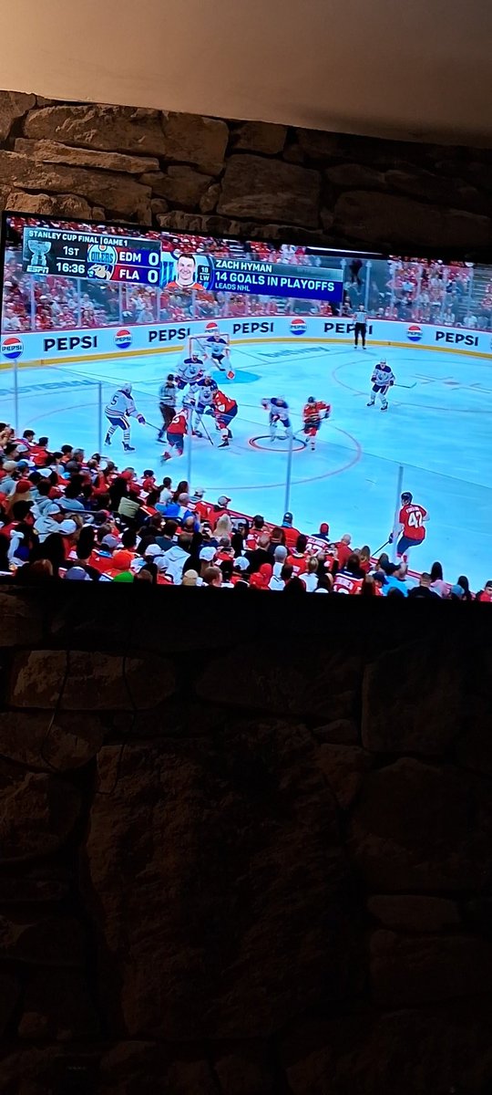 KMasle's tweet photo. @espn Desde Punta Arenas - Chile siguiendo el partido..vamos #oilers  saludos al club local deIce hockey KOTAIX https://t.co/CRJ3FHYAeI