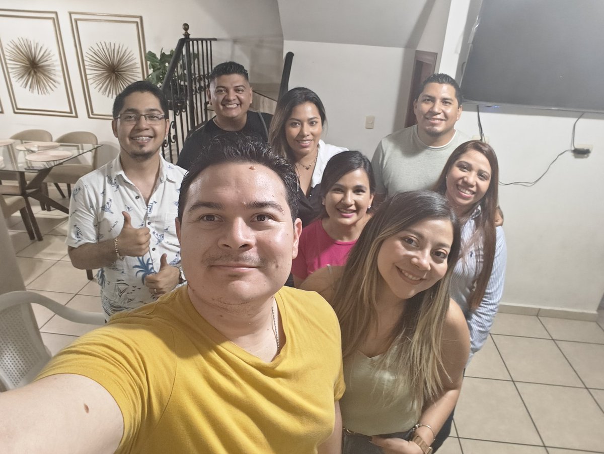 Mj_Veranda's tweet photo. El enemigo siempre querrá vernos destruidos, frustarnos, desanimarnos, pero debemos meditar día y noche en la Palabra de Dios, para enfrentarlo con las promesas que nuestro Padre nos ha dejado escritas. @PastorVladimir @EsmeraldadeRiva @MJcompaz https://t.co/zVPUY99eXI