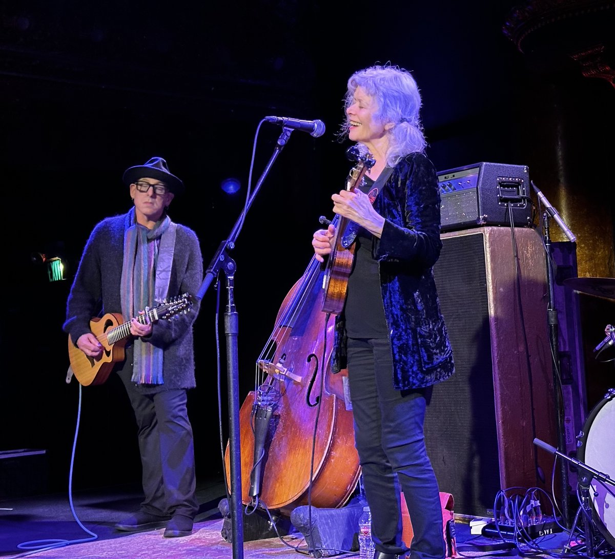 sylvie simmons (@sylviesimmons) on Twitter photo A pic of me and Joe Gore under a purple light at last night's show, A few times I wanted to stop singing and just listen to him play that gryphon.
<a href="/GAMH/">Great American Music Hall</a> #gryphon #ukulele A pic of me and Joe Gore under a purple light at last night's show, A few times I wanted to stop singing and just listen to him play that gryphon.
<a href="/GAMH/">Great American Music Hall</a> #gryphon #ukulele