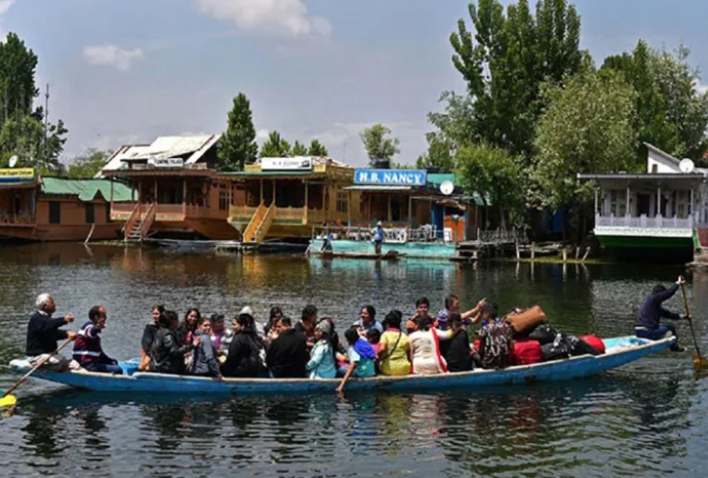 DrMohammadAmi10's tweet photo. Hon'ble LG Shri Manoj Sinha's leadership has ushered in an era of all-round development and peace in J&K. The region is now flourishing with increased tourism and newfound hope among the youth. Kudos to the remarkable transformation! 🏞️ #TransformingJK #DevelopmentAndPeace https://t.co/1k1kJyIdpq