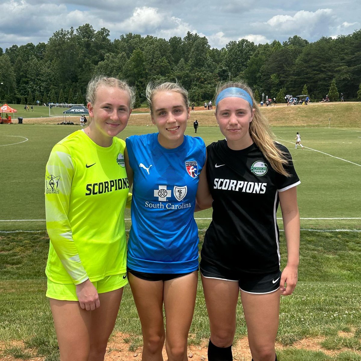 ShaelynSmith23's tweet photo. Competition at #ecnlnc was amazing but seeing and competing against former teammates from up north was special .  @AWilliams2025  @MarielleNassiff #ballers @ImYouthSoccer @ECNLgirls @SCUnited_FC @Maryland_United @ScorpionsSoccer @NEFC_US @tikitakaklu https://t.co/dvyNTnDBlR