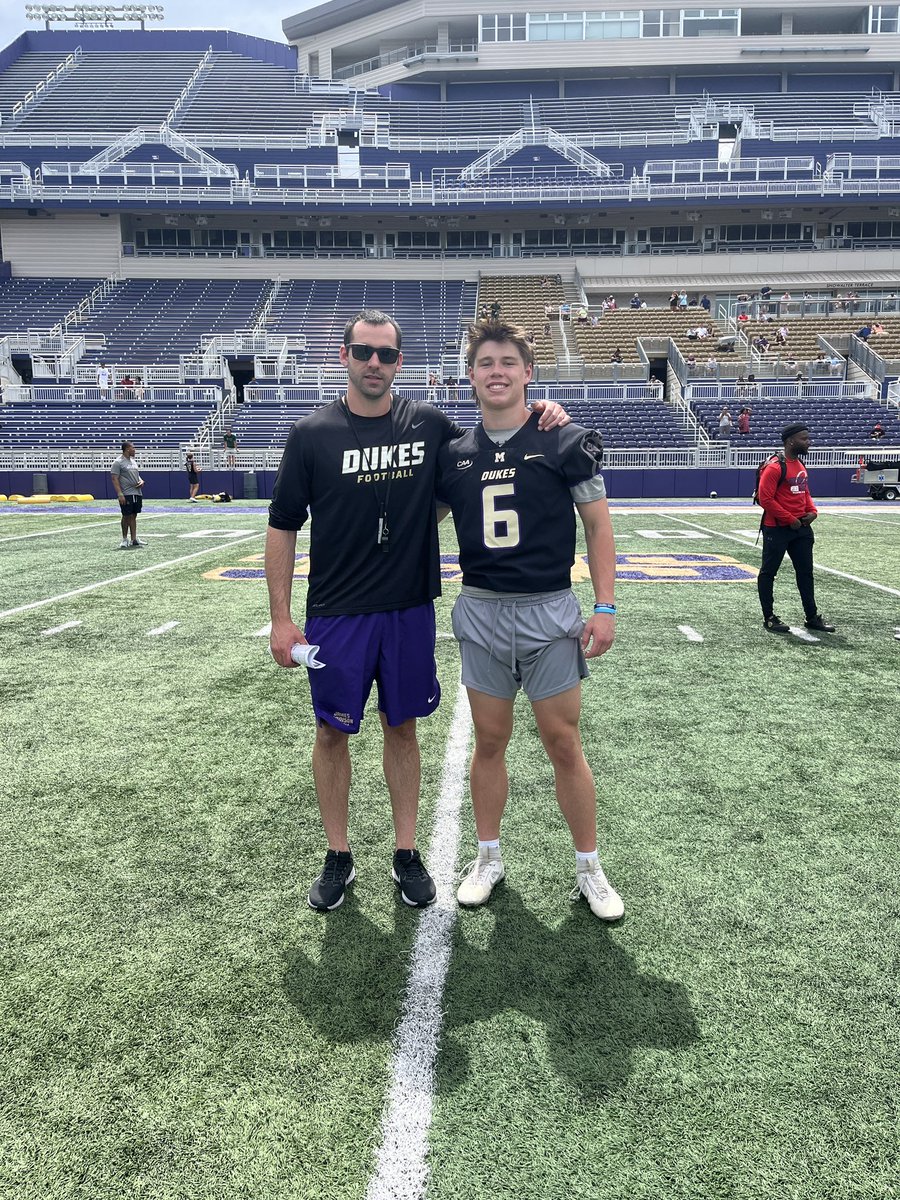 JakeForburger's tweet photo. Enjoyed the experience and got better earlier today at JMU. Thanks to Coach Kennedy and the rest of the coaching staff for great feedback! @Coach_DKennedy @JMUFootball @WJHS_FBall @QB_Factory @QBCoachBaucia https://t.co/RS3XU0b20d