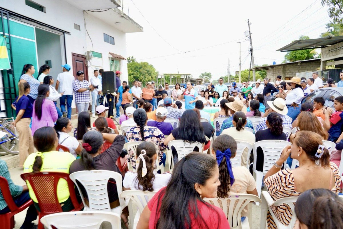 GuayasRC5's tweet photo. Desde nuestro bello cantón #Salitre el día de Hoy se inauguró nuestra central Cantonal. 
Gracias #Salitre por tu firmeza, valentía y Unidad.

#ElPoderDeLaGente 
#ElPoderDeLosGuayasenses 🩵
@MashiRafael 
@LuisaGonzalezEc https://t.co/hgGSeHej9w