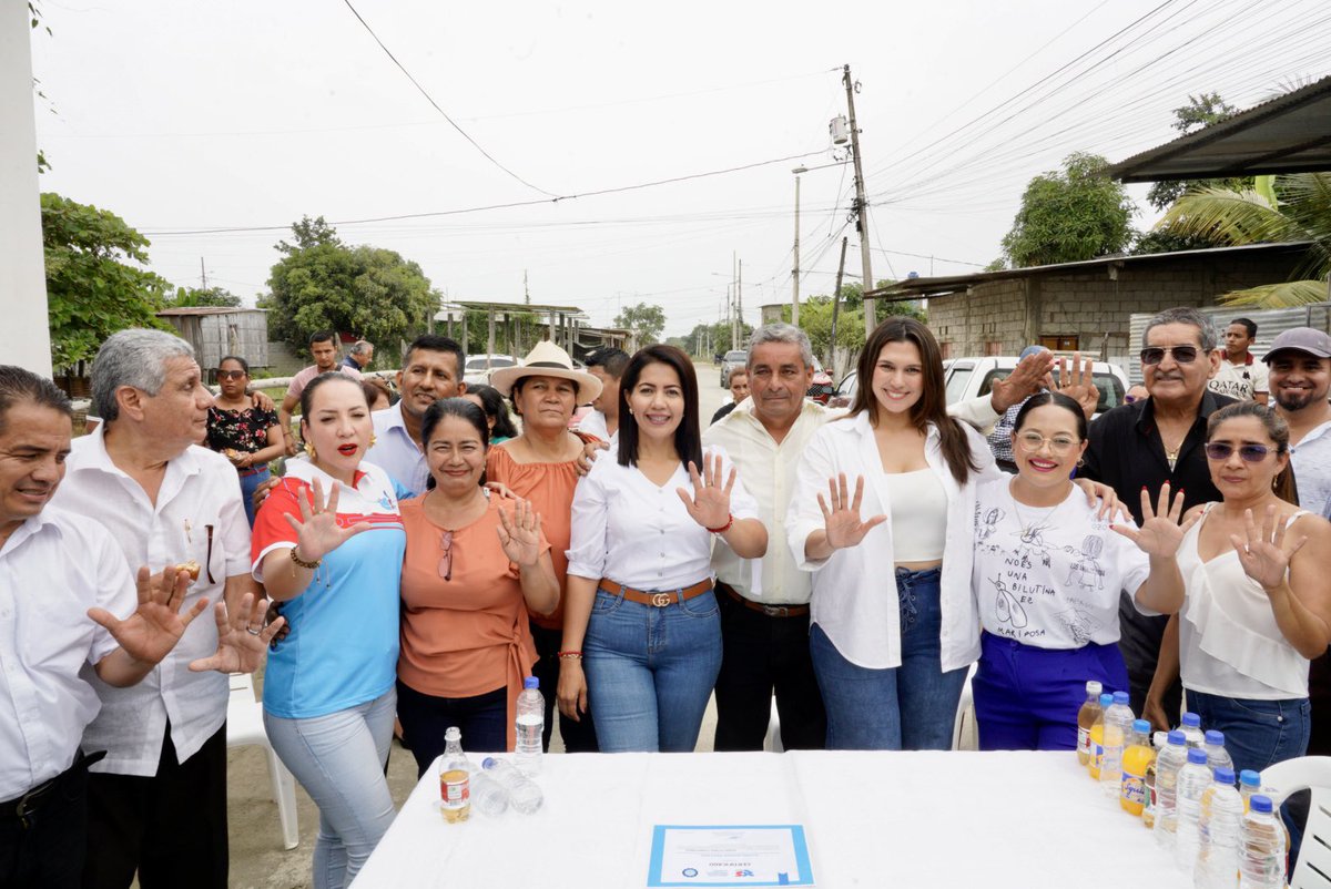 GuayasRC5's tweet photo. Desde nuestro bello cantón #Salitre el día de Hoy se inauguró nuestra central Cantonal. 
Gracias #Salitre por tu firmeza, valentía y Unidad.

#ElPoderDeLaGente 
#ElPoderDeLosGuayasenses 🩵
@MashiRafael 
@LuisaGonzalezEc https://t.co/hgGSeHej9w