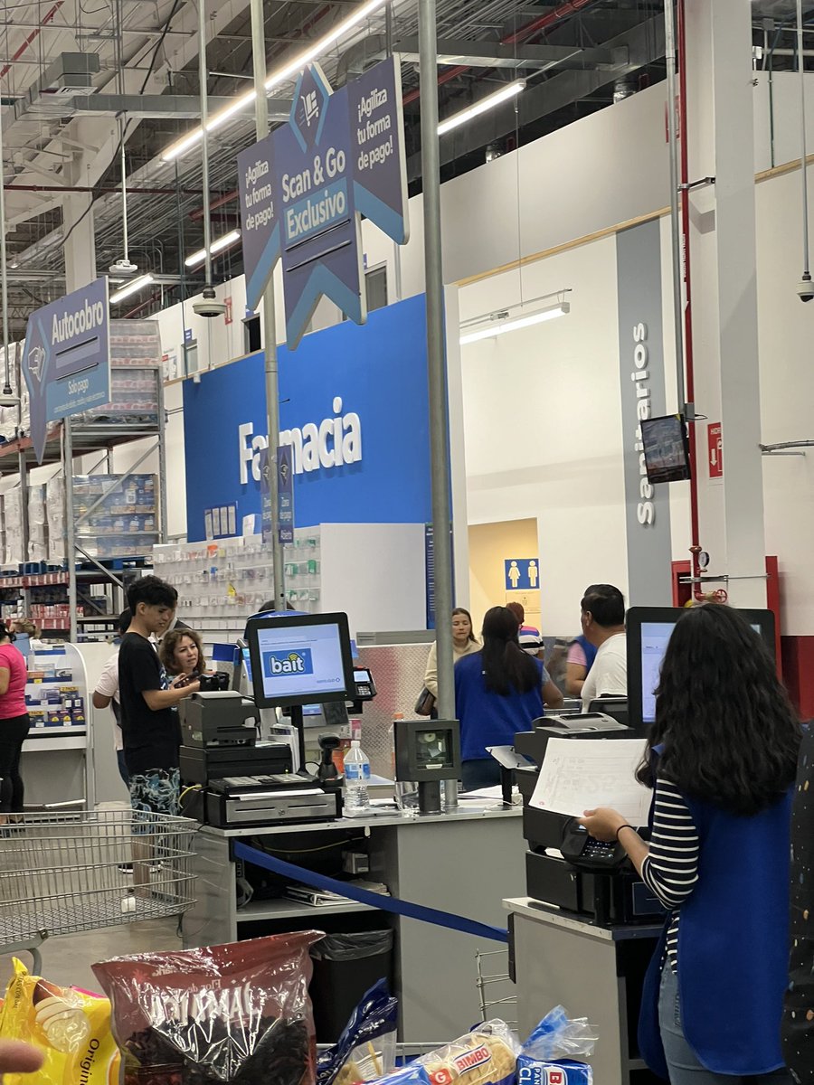 Jazrocas's tweet photo. @SamsClubMexico ¿Por qué nunca habilitan la caja exclusiva de “Scan &amp; Go”? Siempre está esa banda azul. Y ojo no es lo
mismo que autocobro y sus colaboradores te dicen que sí es lo mismo. Nos ahorrarían mucho tiempo. 🥴 https://t.co/taskbDYlGd