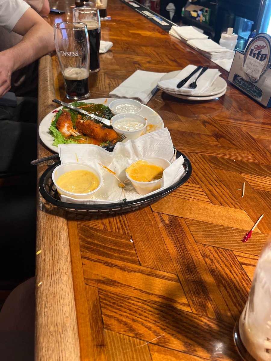 CubPrawl's tweet photo. A late infusion of wings and pretzel bites was apparently not unwelcome. Bears love pretzel bites. https://t.co/O8paacX2zH