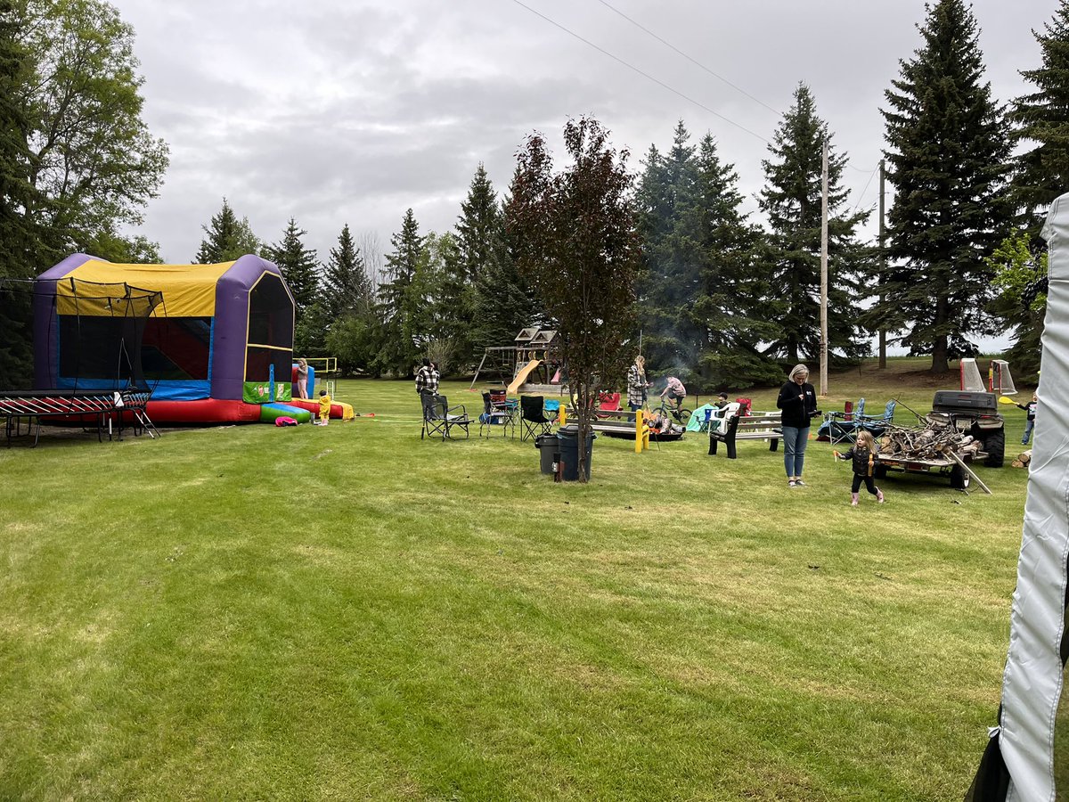 FirepitComedy's tweet image. Show #250 took @ExtraLars and @improvhypnosis to Leduc County. Our client was adamant the show went ahead, and timed it to be over by start of third period. The joys of playoff hockey season😊. Go Edmonton Oilers! #firepitcomedy #firepitcomedytour #backyardcomedy #yegcomedy