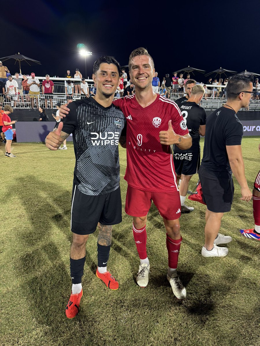 TST7v7's tweet photo. ULTIMATE RESPECT BETWEEN CONCAFA SC AND HOOSIER ARMY!! 🤝 https://t.co/M5pCcxnTwQ