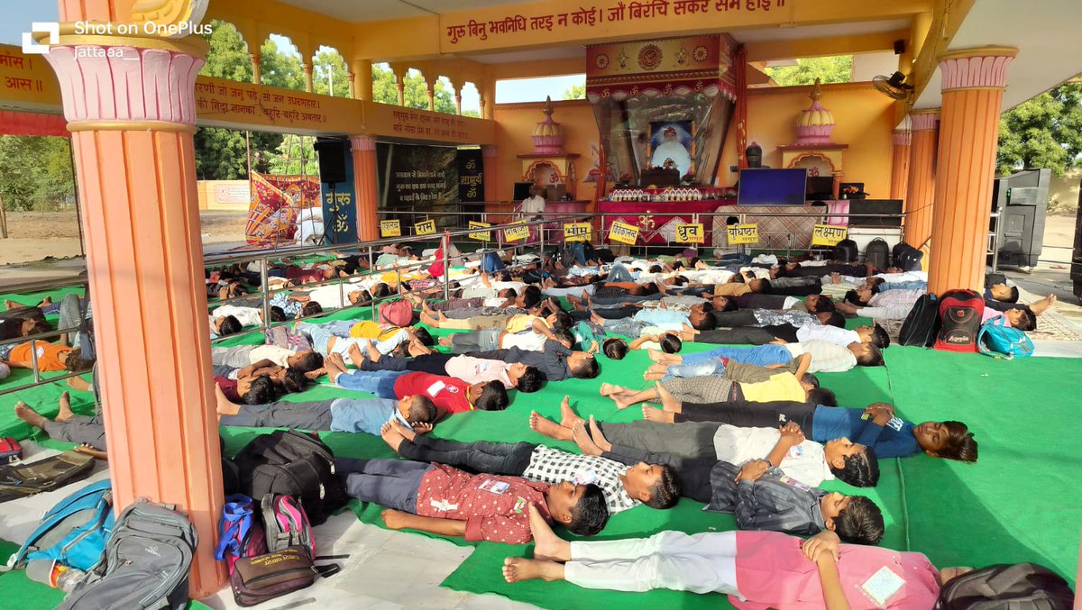 AshramBmr's tweet photo. 08.06.24
#AshramDarpan 
पूज्य संत श्री आशारामजी बापू की पावन प्रेरणा से #बाड़मेर आश्रम में तीन दिवसीय विद्यार्थी उज्ज्वल भविष्य निर्माण शिविर के दूसरे दिन विद्यार्थियों को सूर्योपासना, ध्यान सहित पूज्य बापूजी के सत्संगामृत से उपयोगी कुंजियां सिखाई गई।

News Coverage &amp; Glimpses👇 https://t.co/2PF2icIEMc