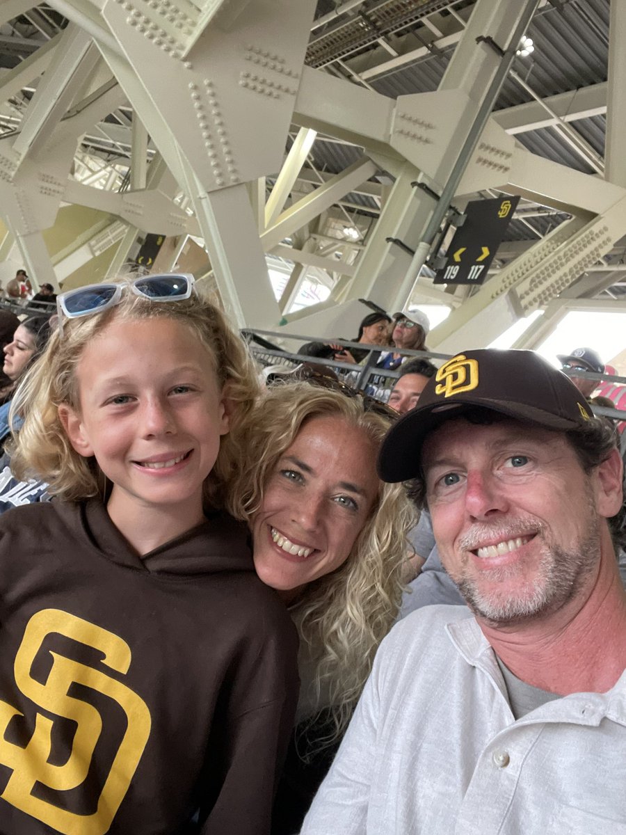 sheabird1's tweet photo. Go @Padres !! @ballwitmenow ⚾️ https://t.co/hVvfehqkwq